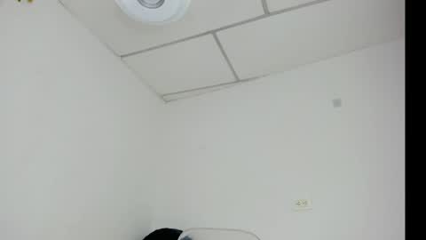 Snapshot of curvylatinaa_ chatting on April 2026 09:06:02 PM curvylatinaa_ online show from April 2026 09:06:02 PM