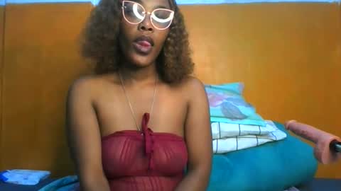 Snapshot of curvylyin chatting on April 2026 03:40:02 AM curvylyin online show from April 2026 03:40:02 AM