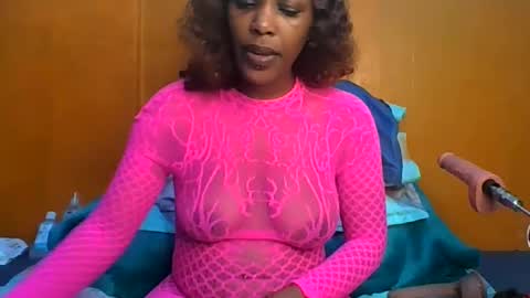 Snapshot of curvylyin chatting on May 2026 11:27:01 AM curvylyin online show from May 2026 11:27:01 AM