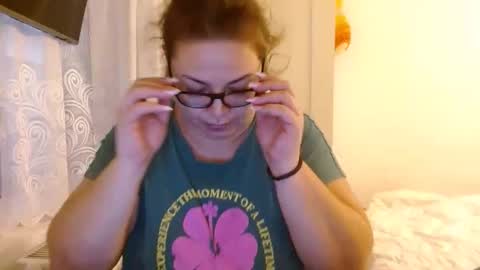 Snapshot of curvymomylore chatting on November 2025 11:01:02 AM Lore online show from November 2025 11:01:02 AM