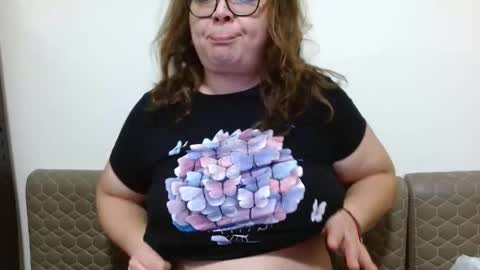 Snapshot of curvymomylore chatting on March 2026 11:21:02 PM Lore online show from March 2026 11:21:02 PM