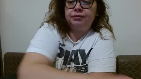 Snapshot of curvymomylore chatting on March 2026 11:44:01 PM Lore online show from March 2026 11:44:01 PM