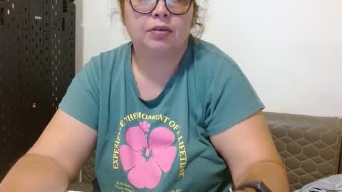 Snapshot of curvymomylore chatting on May 2026 12:44:01 PM Lore online show from May 2026 12:44:01 PM