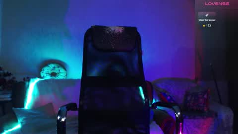 Snapshot of cute_betty chatting on November 2025 04:25:01 PM Betty online show from November 2025 04:25:01 PM