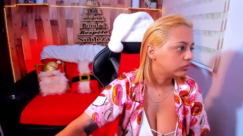 Snapshot of cute_elii chatting on December 2024 12:45:02 AM    Independent Model online show from December 2024 12:45:02 AM