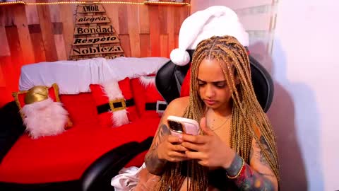 Snapshot of cute_elii chatting on December 2024 01:17:01 AM    Independent Model online show from December 2024 01:17:01 AM