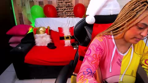 Snapshot of cute_elii chatting on December 2024 03:05:02 AM    Independent Model online show from December 2024 03:05:02 AM