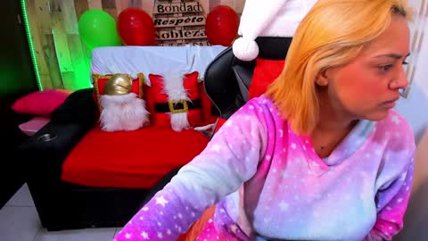 Snapshot of cute_elii chatting on December 2024 07:24:01 PM    Independent Model online show from December 2024 07:24:01 PM