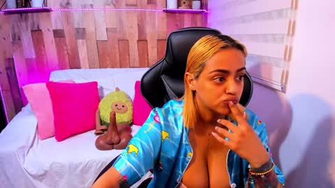 Snapshot of cute_elii chatting on January 2025 11:13:02 PM    Independent Model online show from January 2025 11:13:02 PM