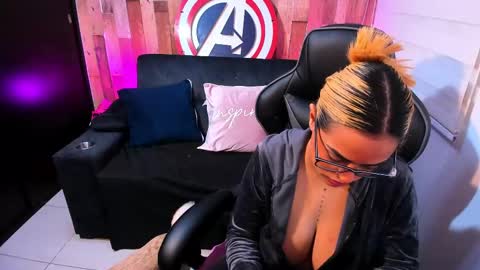 Snapshot of cute_elii chatting on March 2025 01:25:02 AM    Independent Model online show from March 2025 01:25:02 AM