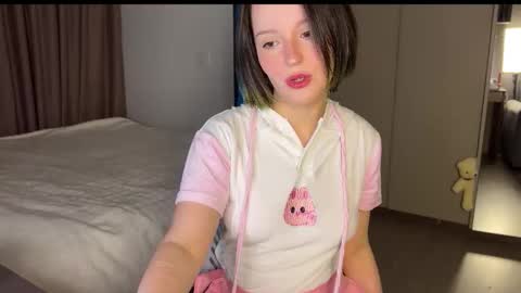 Snapshot of cute_emiliya chatting on March 2026 01:44:01 AM Emily online show from March 2026 01:44:01 AM