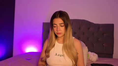 Snapshot of cute_emmma chatting on March 2026 07:03:02 PM Emma online show from March 2026 07:03:02 PM