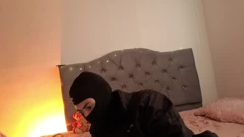 Snapshot of cute_emmma chatting on April 2026 12:21:01 PM Emma online show from April 2026 12:21:01 PM