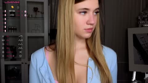 Snapshot of cute_fox_girl chatting on December 2024 07:03:01 AM Anne online show from December 2024 07:03:01 AM