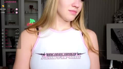 Snapshot of cute_fox_girl chatting on January 2025 01:15:01 PM Anne online show from January 2025 01:15:01 PM