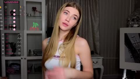 Snapshot of cute_fox_girl chatting on February 2025 07:07:02 AM Anne online show from February 2025 07:07:02 AM