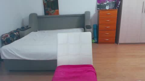 cute_jes online show from March 2025 07:15:02 PM