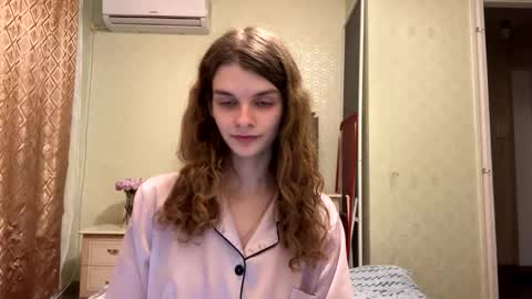 cute_kitte online show from October 2025 05:57:01 PM