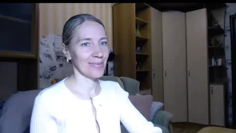 cute_lion_ online show from November 2025 12:09:01 AM