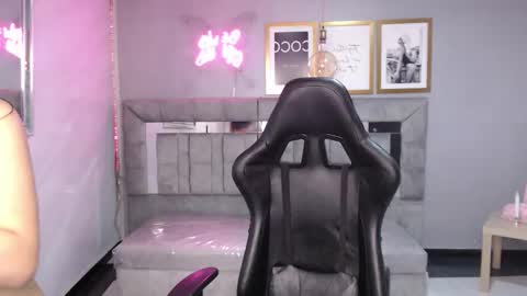 Martina online show from November 2025 08:18:01 PM