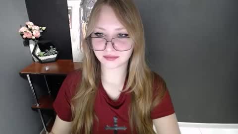 Snapshot of cute_minx chatting on March 2026 07:38:01 AM Veronica online show from March 2026 07:38:01 AM