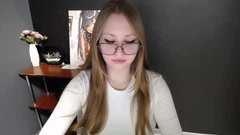 Snapshot of cute_minx chatting on March 2026 07:23:01 AM Veronica online show from March 2026 07:23:01 AM