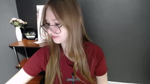 Snapshot of cute_minx chatting on March 2026 07:46:02 AM Veronica online show from March 2026 07:46:02 AM