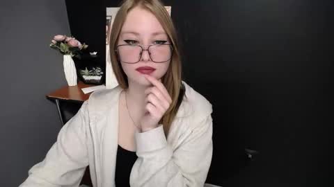 Snapshot of cute_minx chatting on April 2026 08:12:02 AM Veronica online show from April 2026 08:12:02 AM