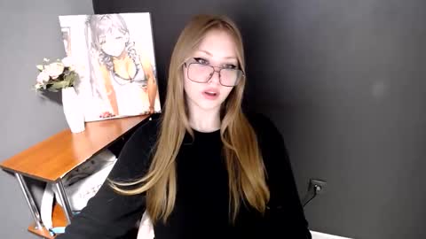 Snapshot of cute_minx chatting on June 2026 06:37:02 AM Veronica online show from June 2026 06:37:02 AM