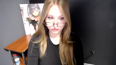 Snapshot of cute_minx chatting on July 2026 06:21:02 AM Veronica online show from July 2026 06:21:02 AM