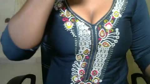 Snapshot of cute_payalji chatting on April 2026 02:03:01 AM alia online show from April 2026 02:03:01 AM