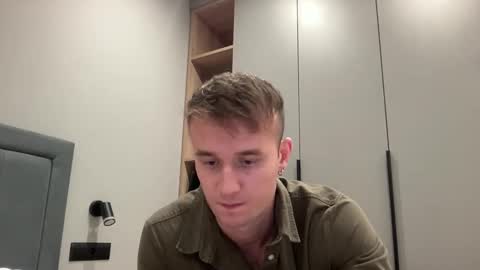 Snapshot of cute_skywalker chatting on October 2025 05:52:01 PM cute_skywalker online show from October 2025 05:52:01 PM