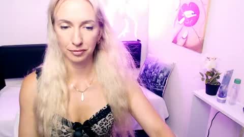Snapshot of cute_smile_shy chatting on June 2026 09:27:01 PM cute_smile_shy online show from June 2026 09:27:01 PM