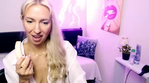 Snapshot of cute_smile_shy chatting on July 2026 09:55:01 AM cute_smile_shy online show from July 2026 09:55:01 AM