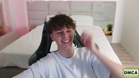 Snapshot of cute_thomas chatting on December 2024 06:27:02 PM Thomas - online show from December 2024 06:27:02 PM