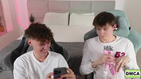 Snapshot of cute_thomas chatting on January 2025 07:01:02 PM Thomas - online show from January 2025 07:01:02 PM