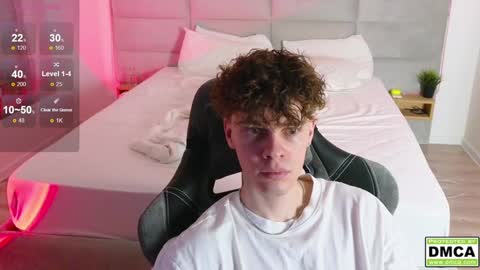 Snapshot of cute_thomas chatting on February 2025 06:06:01 PM Thomas - online show from February 2025 06:06:01 PM