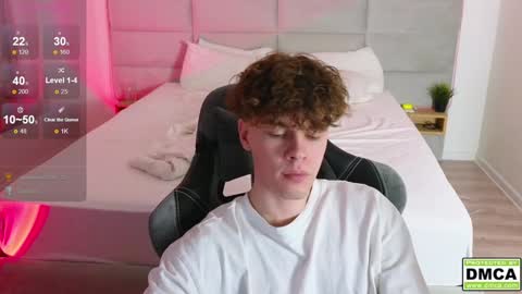 Snapshot of cute_thomas chatting on February 2025 12:20:02 AM Thomas - online show from February 2025 12:20:02 AM