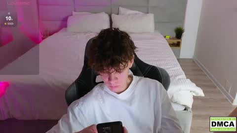 Snapshot of cute_thomas chatting on February 2025 08:31:02 PM Thomas - online show from February 2025 08:31:02 PM