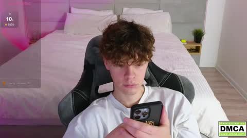 Snapshot of cute_thomas chatting on February 2025 08:42:01 PM Thomas - online show from February 2025 08:42:01 PM