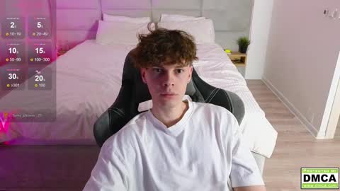 Snapshot of cute_thomas chatting on February 2025 11:44:01 PM Thomas - online show from February 2025 11:44:01 PM