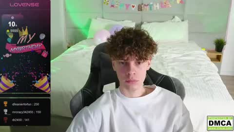 Snapshot of cute_thomas chatting on February 2025 10:10:02 PM Thomas - online show from February 2025 10:10:02 PM