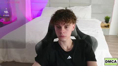 Snapshot of cute_thomas chatting on March 2025 07:25:01 PM Thomas - online show from March 2025 07:25:01 PM