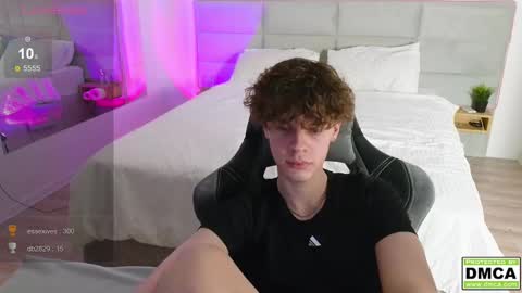 Snapshot of cute_thomas chatting on March 2025 10:31:02 PM Thomas - online show from March 2025 10:31:02 PM