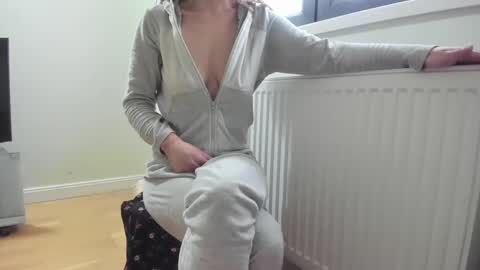 Snapshot of cuteangelx chatting on March 2025 07:32:02 AM Anne-Marie online show from March 2025 07:32:02 AM