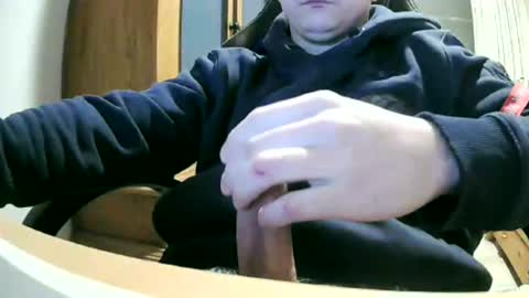 Snapshot of cuteboy090 chatting on January 2025 07:31:01 PM Cuteboy090 online show from January 2025 07:31:01 PM