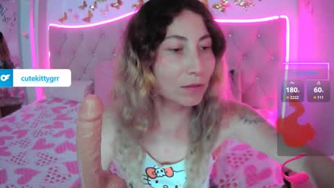 Snapshot of cuteee_kitty chatting on April 2026 12:00:02 AM Kitty online show from April 2026 12:00:02 AM