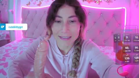 Snapshot of cuteee_kitty chatting on April 2026 01:33:02 PM Kitty online show from April 2026 01:33:02 PM