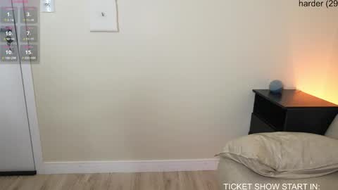 Snapshot of cutefacebigass chatting on April 2026 05:25:02 PM Mia online show from April 2026 05:25:02 PM