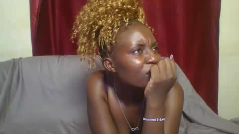 Snapshot of cutey_lunar chatting on February 2025 10:09:01 PM cutey_lunar online show from February 2025 10:09:01 PM